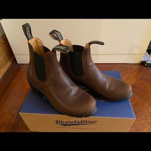 Blundstone heeled boots sized 8